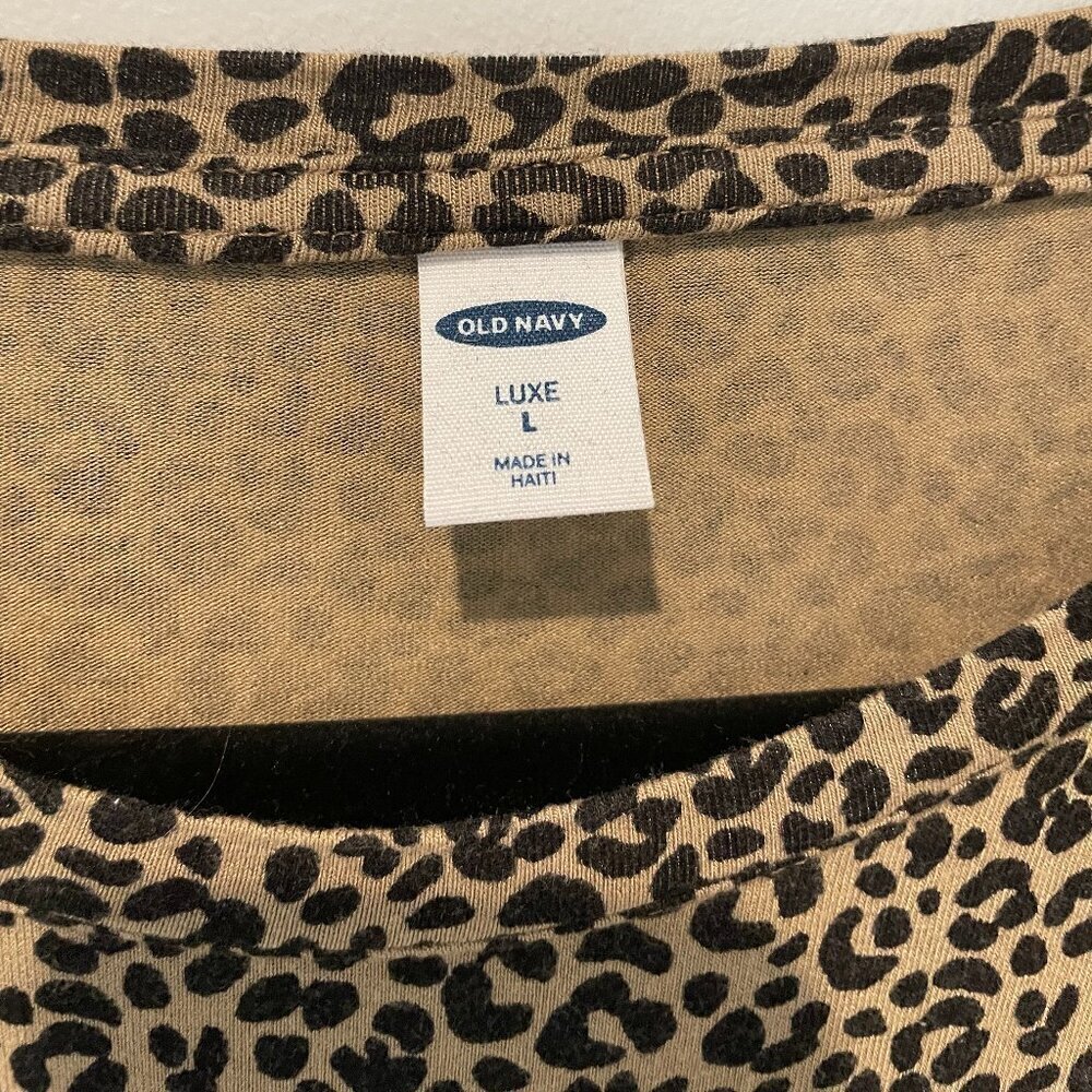 OLD NAVY Luxe Animal Cheetah Leopard Print Soft T-Shirt - Picture 4 of 4